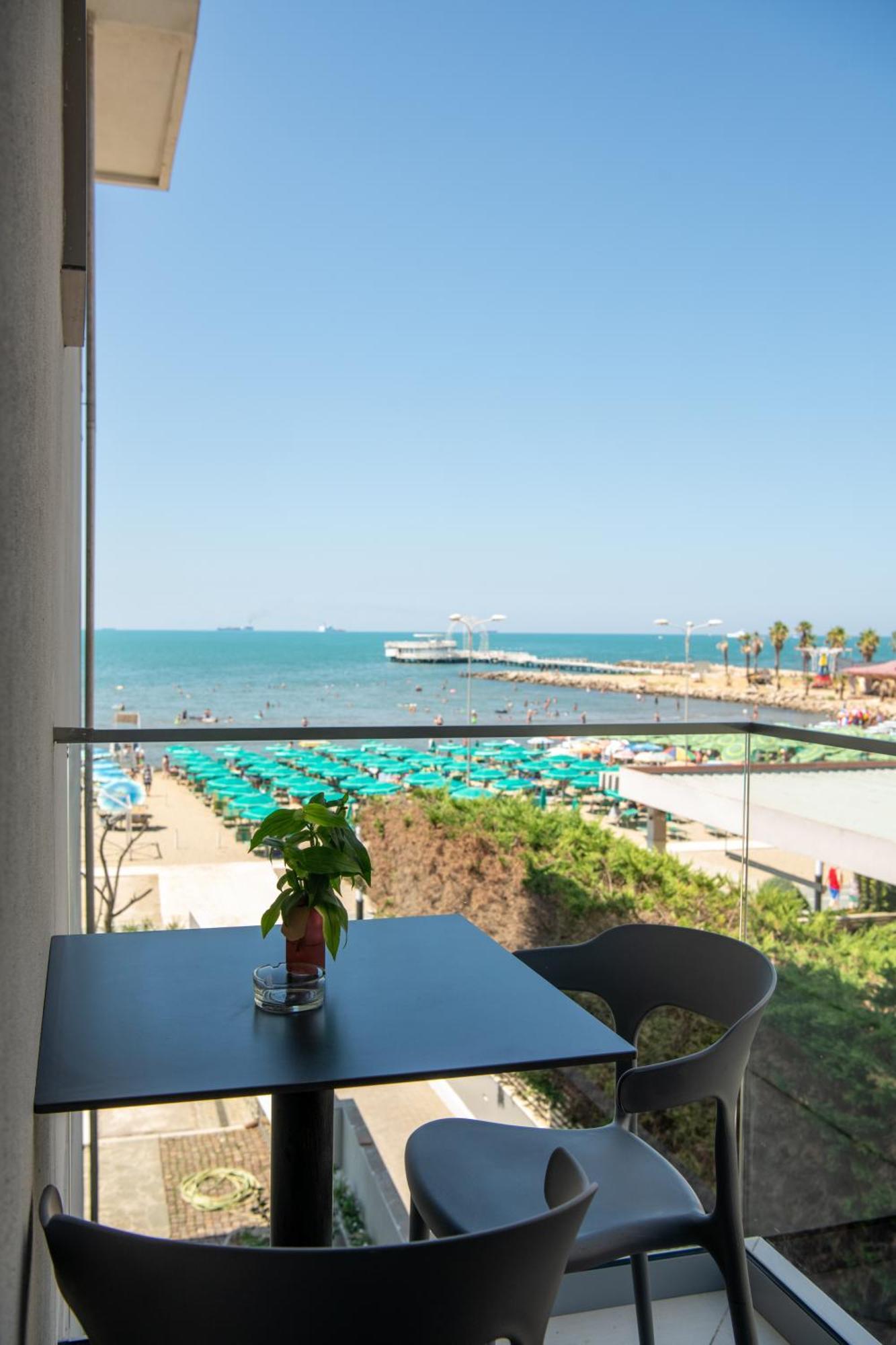Hotel Vila 11 Durrës Exterior foto